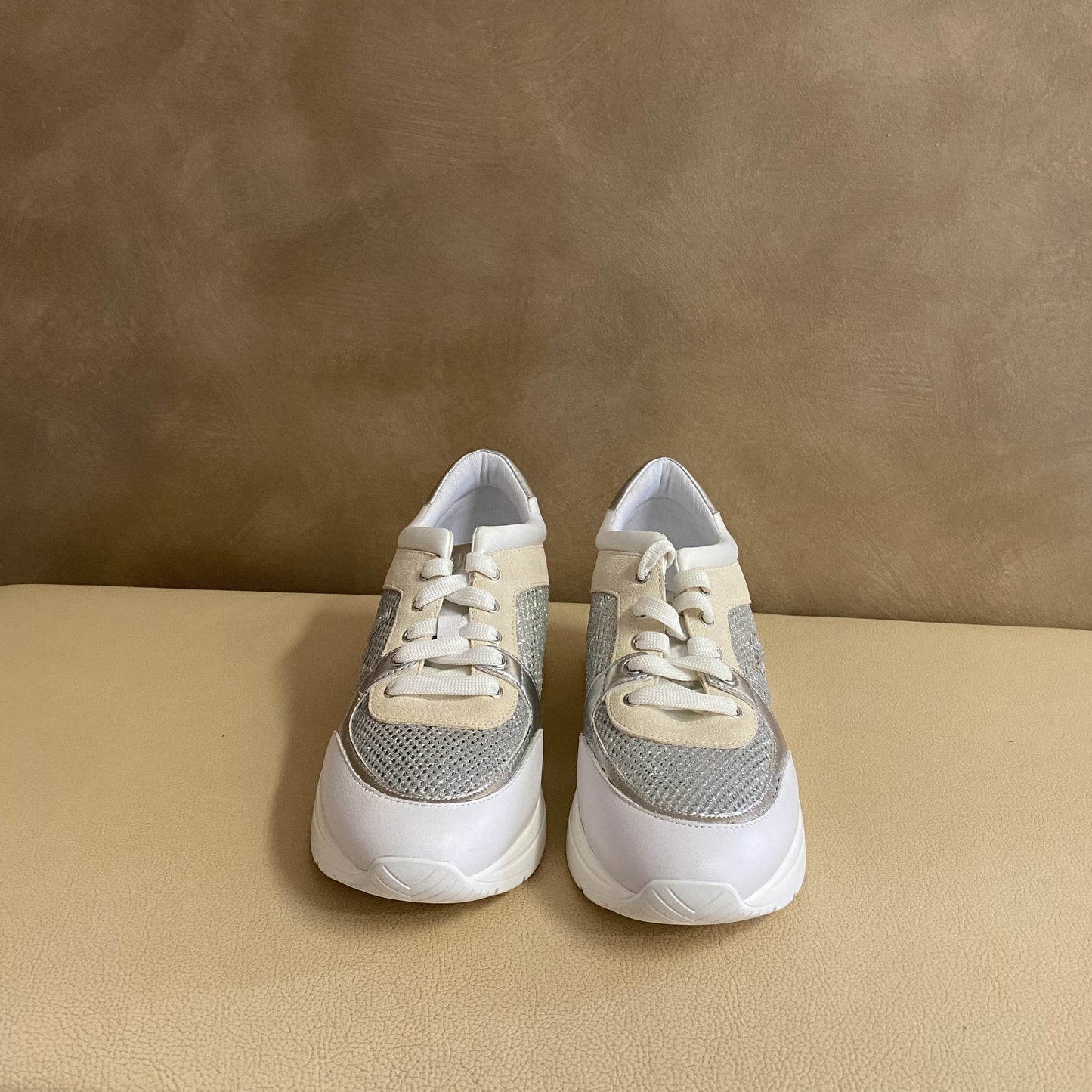 WHITE 01111